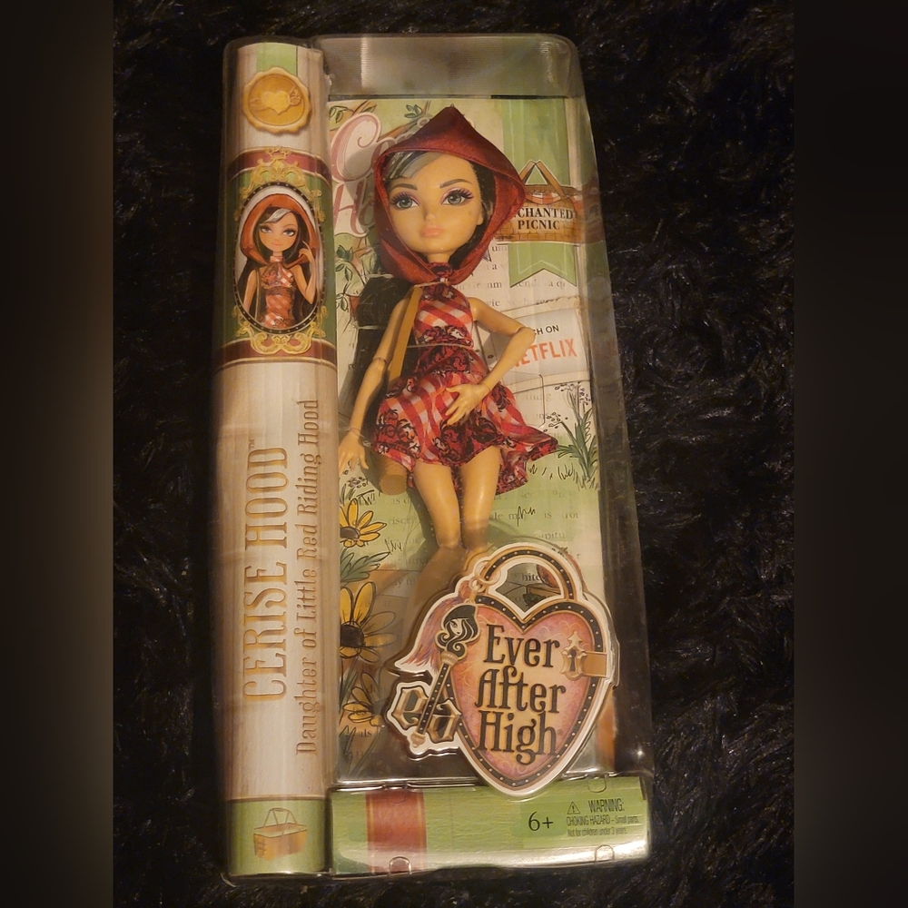 Ever After High Enchanted Picnic Cerise Hood Brand New Damaged Box RARE Doll
